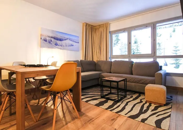 Newly Redecorated 2-Bed Ski-In Ski-Out Family Apartment